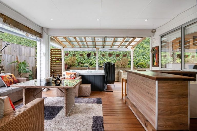 Photo of property in 140 Arran Point Parade, Orewa, 0931