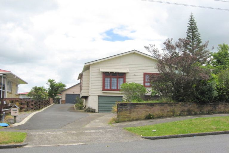 Photo of property in 245 Queen Street, Pukekohe, 2120