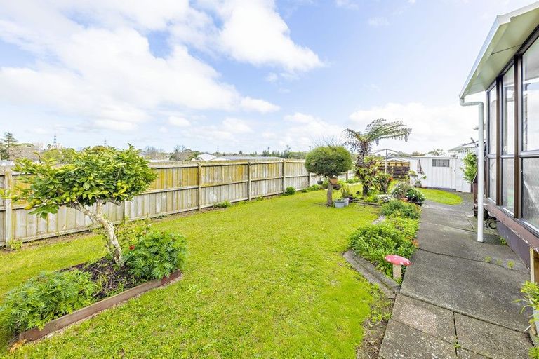 Photo of property in 2/17 Shalimar Place, Clover Park, Auckland, 2019