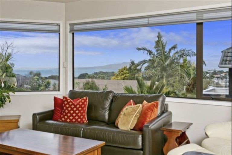 Photo of property in 3/21 Commodore Parry Road, Castor Bay, Auckland, 0620