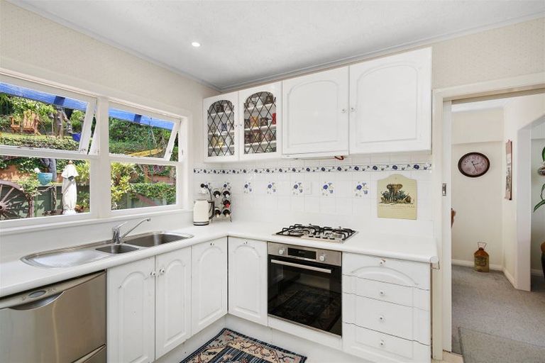 Photo of property in 39 Sunrise Boulevard, Tawa, Wellington, 5028