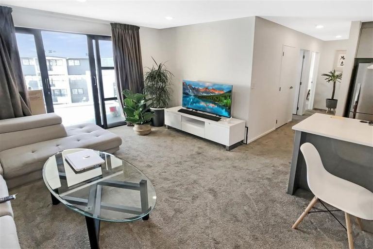 Photo of property in Apollo Apartments, 201/46 Rosedale Road, Rosedale, Auckland, 0632