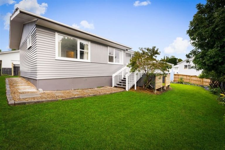 Photo of property in 15 Lendic Avenue, Henderson, Auckland, 0612