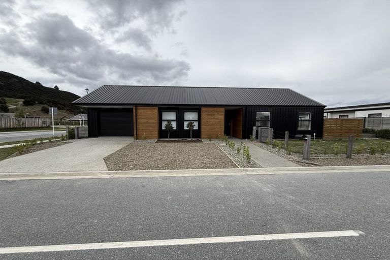 Photo of property in 46 Marbleleaf Lane, Albert Town, Wanaka, 9305