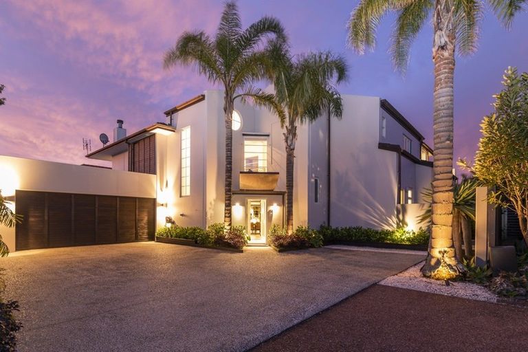 Photo of property in 42 Manor Park, Sunnyhills, Auckland, 2010