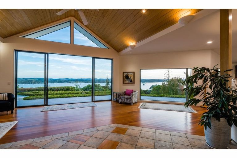 Photo of property in 2 Doves Bay Road, Kerikeri, 0294
