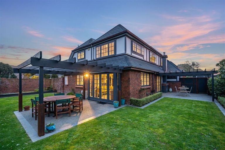 Photo of property in 33 Saint Columbans Grove, Boulcott, Lower Hutt, 5010