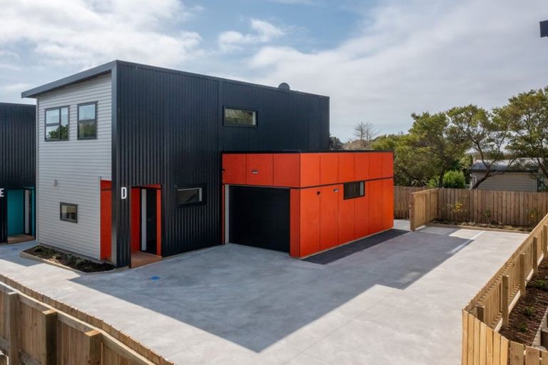 Photo of property in 77 Amohia Street, Paraparaumu, 5032