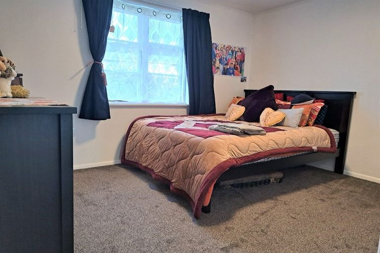 Photo of property in 17 Strand Crescent, Naenae, Lower Hutt, 5011