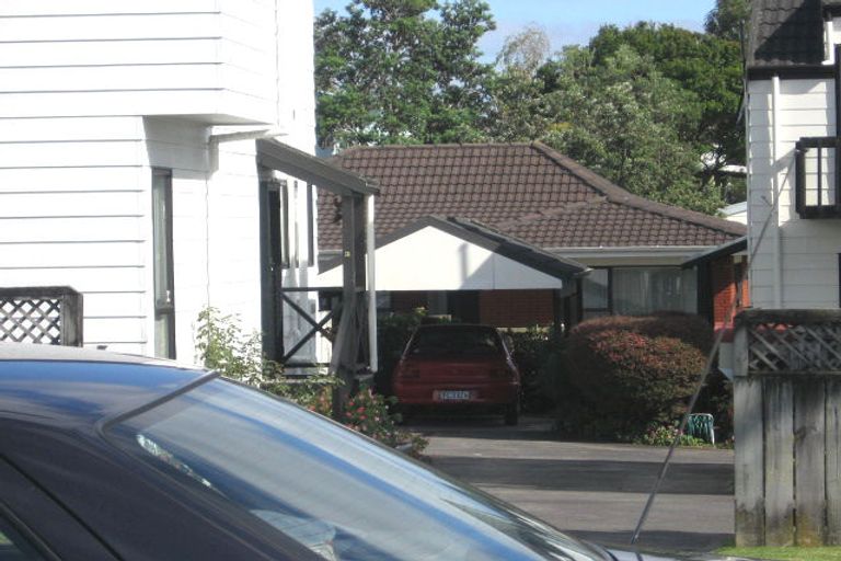 Photo of property in 1/4 Manuka Road, Glenfield, Auckland, 0629