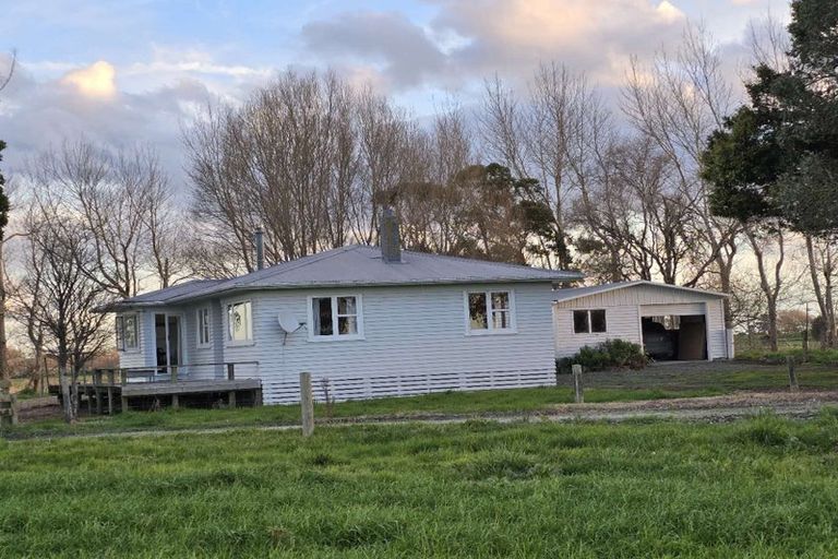 Photo of property in 880 Okahukura Road, Tapora, Wellsford, 0977