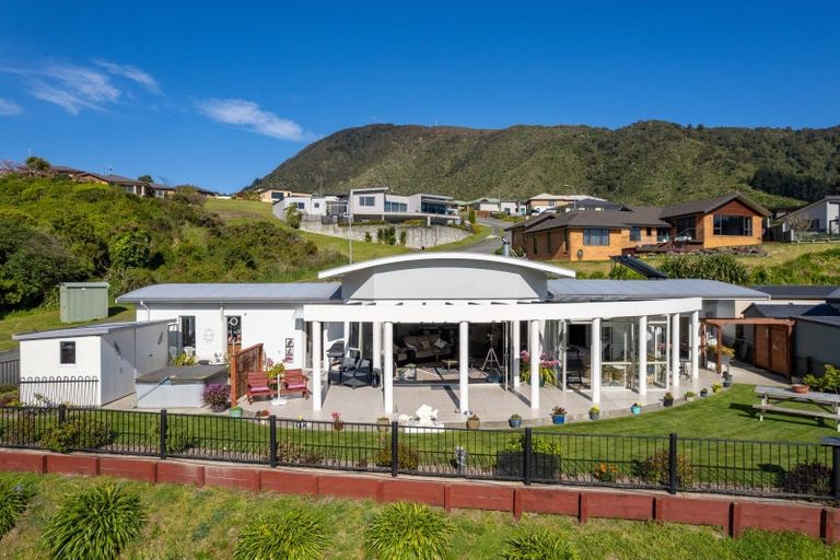 Photo of property in 8 Harbour View Heights, Picton, 7220