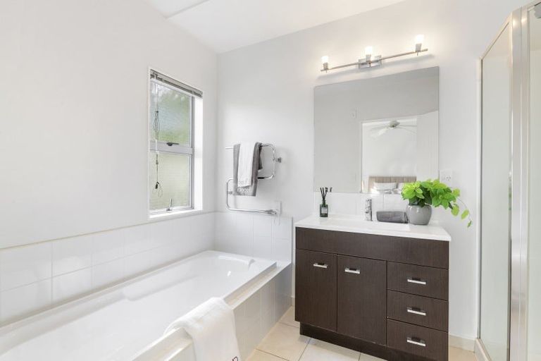 Photo of property in 5/40 Scarlet Oak Drive, Schnapper Rock, Auckland, 0632