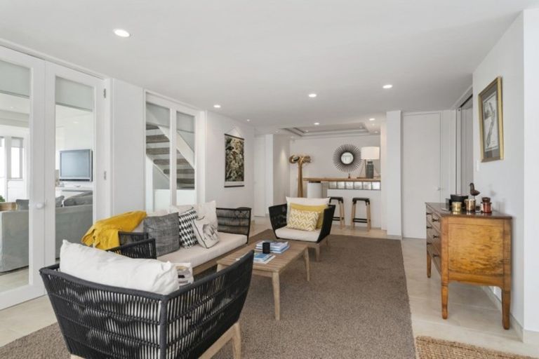 Photo of property in 133 Main Road, Redcliffs, Christchurch, 8081