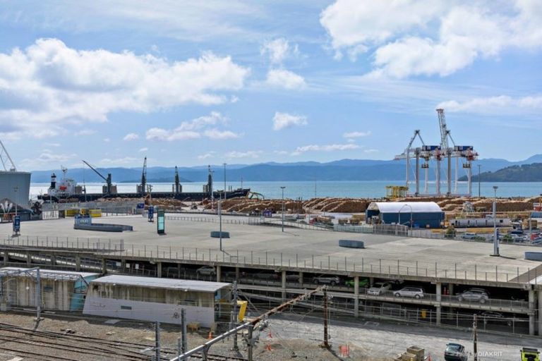 Photo of property in Stadium Garden Flats, 415/107 Thorndon Quay, Pipitea, Wellington, 6011