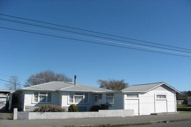 Photo of property in 93 Pembroke Street, Carterton, 5713