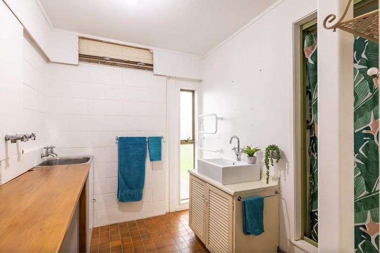 Photo of property in 57 Arapito Road, Titirangi, Auckland, 0604