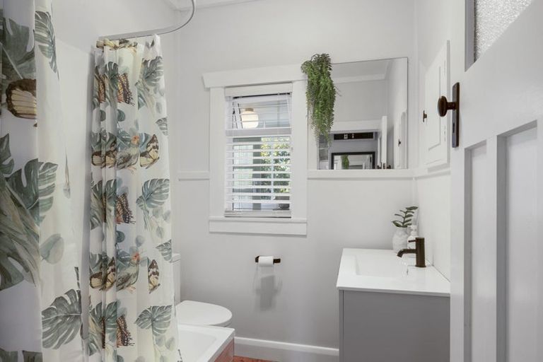 Photo of property in 22 Ngaio Street, Strandon, New Plymouth, 4312