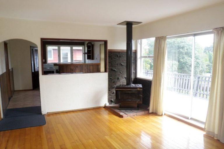 Photo of property in 28 Helena Street, Massey, Auckland, 0614