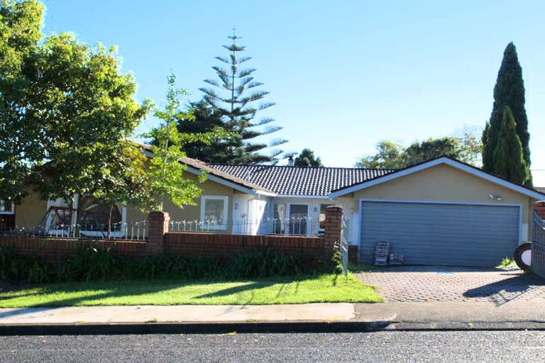Photo of property in 17 Rodney Street, Howick, Auckland, 2014
