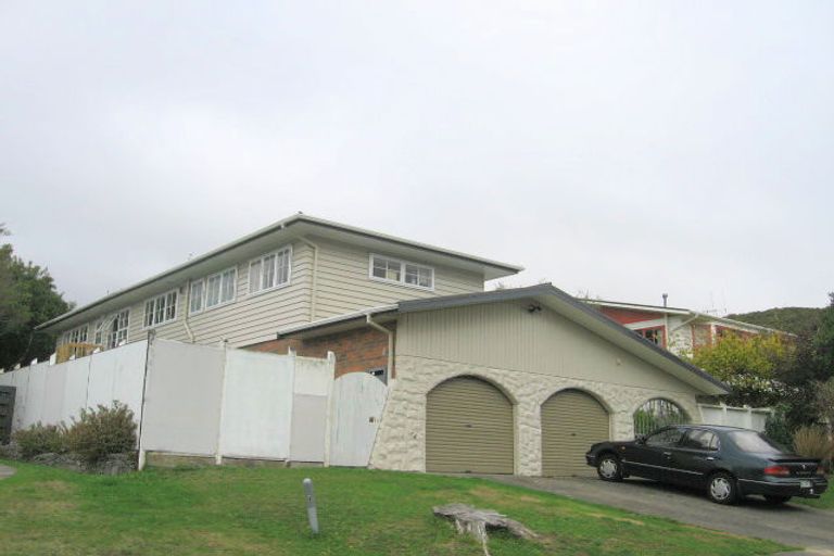 Photo of property in 10 Balliol Drive, Tawa, Wellington, 5028
