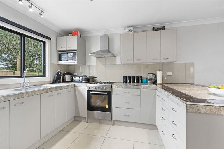 Photo of property in 96 Pioneer Road, Moturoa, New Plymouth, 4310