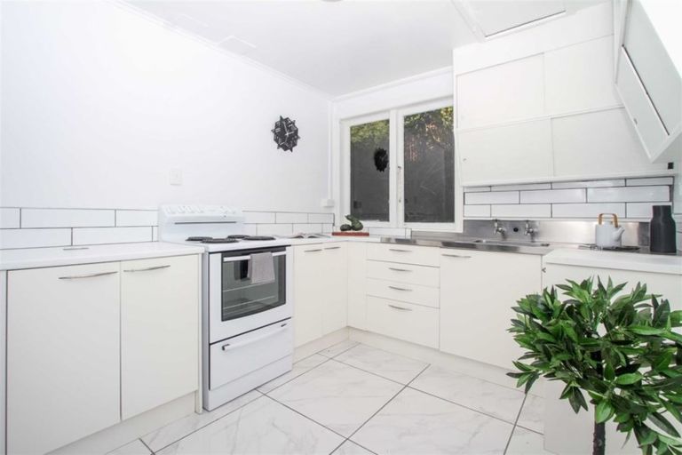 Photo of property in 32 Shetland Street, Glen Eden, Auckland, 0602