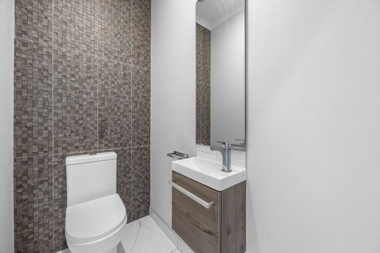 Photo of property in 5 Malbec Place, Huapai, Kumeu, 0810