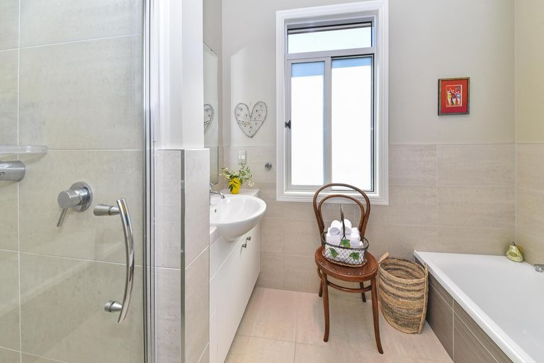 Photo of property in 4 Trecarne Street, Karaka, Papakura, 2113