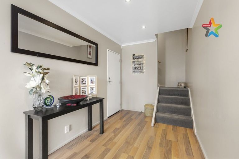 Photo of property in 95 Dowse Drive, Maungaraki, Lower Hutt, 5010