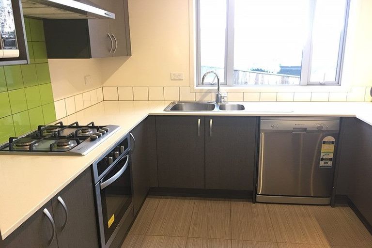 Photo of property in 20 Exeter Place, Unsworth Heights, Auckland, 0632