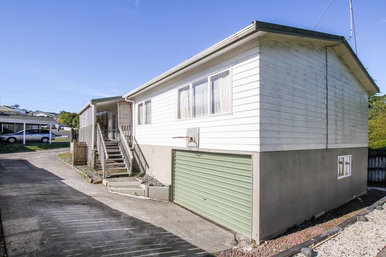 Photo of property in 41 Loughanure Place, Massey, Auckland, 0614