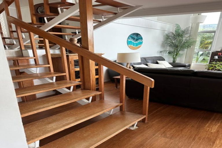Photo of property in 10 Sykes Avenue, Hatfields Beach, Orewa, 0931