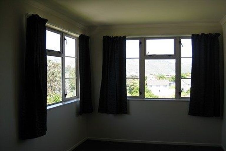 Photo of property in 34 Hereford Street, Cannons Creek, Porirua, 5024