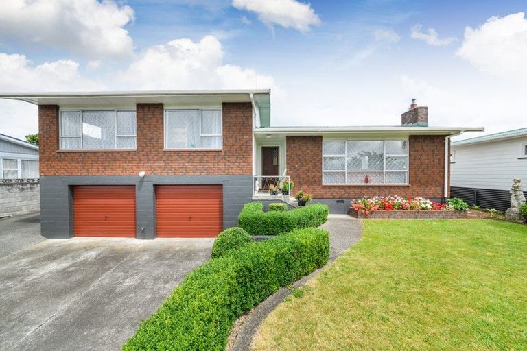 Photo of property in 10 Dewe Avenue, Feilding, 4702
