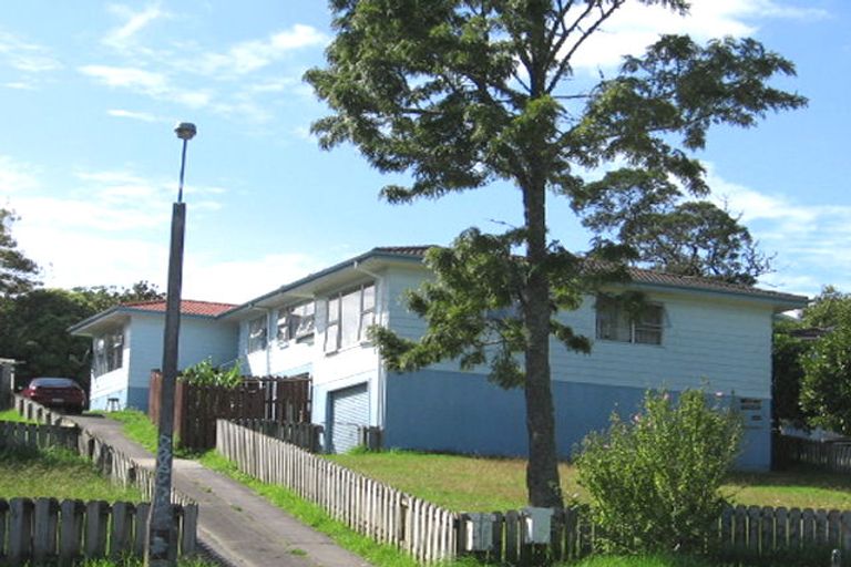 Photo of property in 21 Hanui Place, Massey, Auckland, 0614