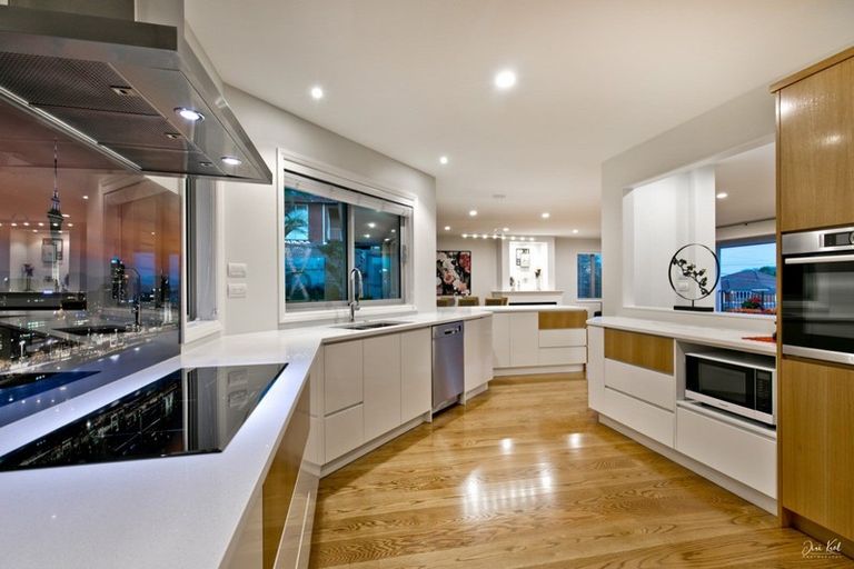 Photo of property in 13a Parr Terrace, Castor Bay, Auckland, 0620