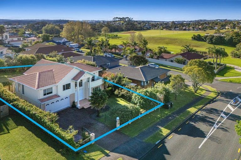 Photo of property in 31 Goldfinch Rise, Unsworth Heights, Auckland, 0632