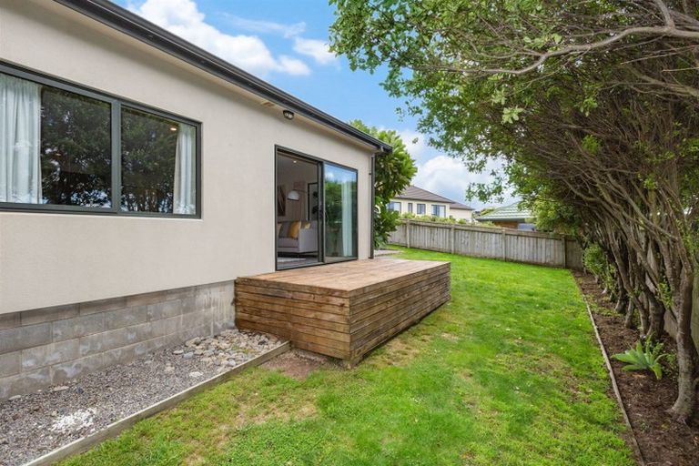 Photo of property in 7 Kaweka Close, Aotea, Porirua, 5024