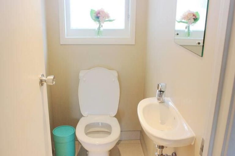 Photo of property in 13 Clovelly Road, Bucklands Beach, Auckland, 2012