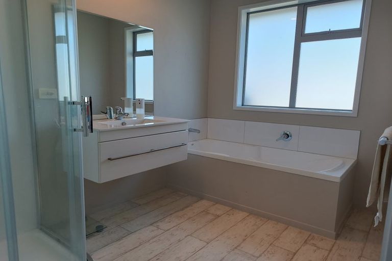 Photo of property in 3a Pipitea Place, Whalers Gate, New Plymouth, 4310