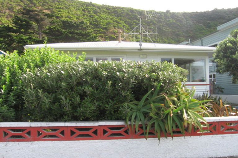 Photo of property in 190 Breaker Bay Road, Breaker Bay, Wellington, 6022