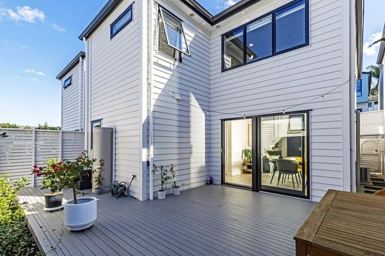 Photo of property in 10b Cranston Street, Torbay, Auckland, 0632