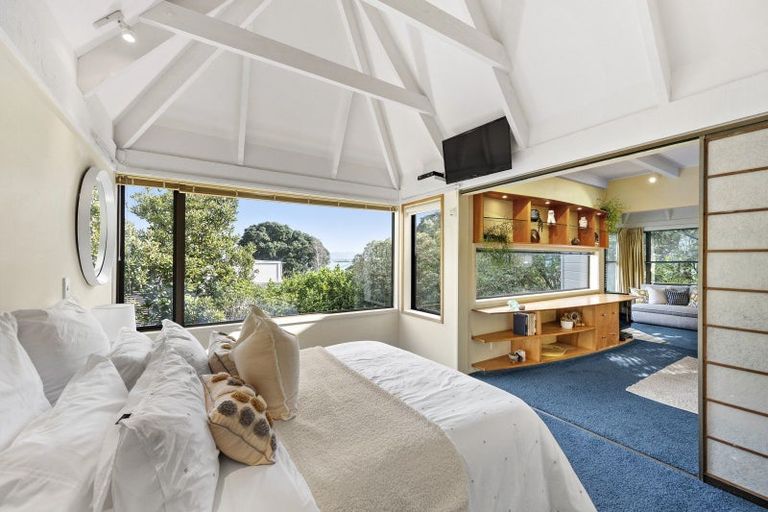 Photo of property in 17 Dillon Street, Lowry Bay, Lower Hutt, 5013