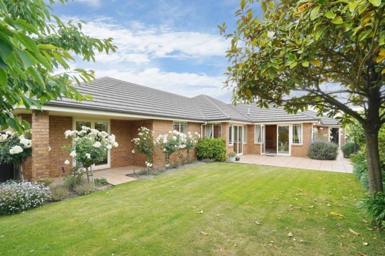 Photo of property in 15 Avon Gate, Russley, Christchurch, 8042