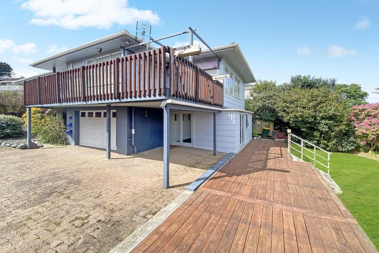 Photo of property in 28 Lewisham Street, Highland Park, Auckland, 2010