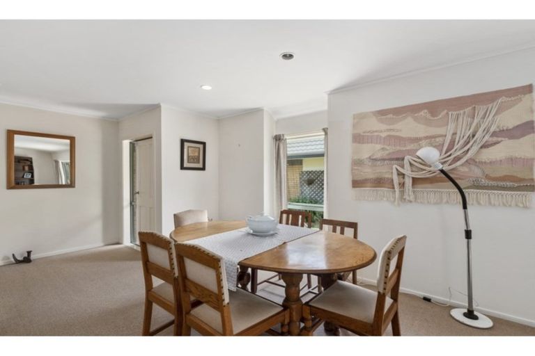 Photo of property in 3/12-20 Northcross Drive, Oteha, Auckland, 0632