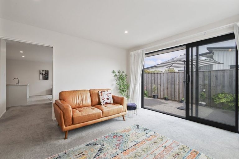 Photo of property in 15 Grey View Grove, Rangiora, 7400