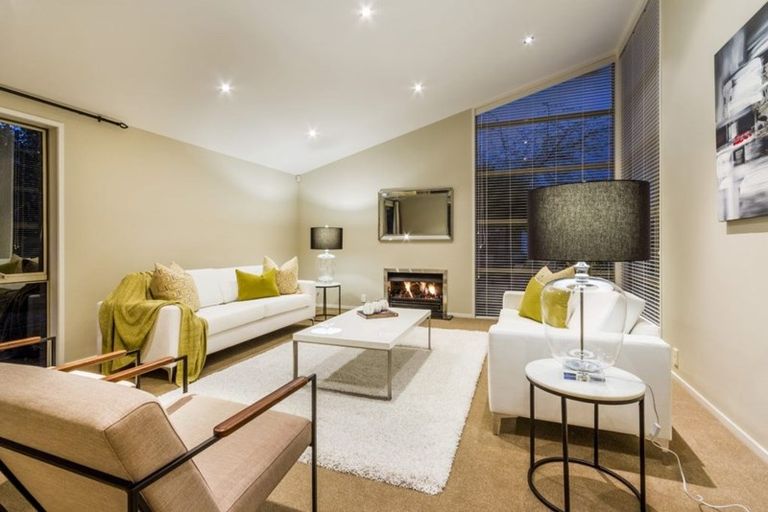 Photo of property in 14 English Oak Drive, Schnapper Rock, Auckland, 0632