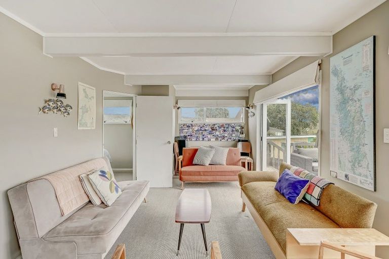 Photo of property in 4 Hardy Place, Cooks Beach, Whitianga, 3591